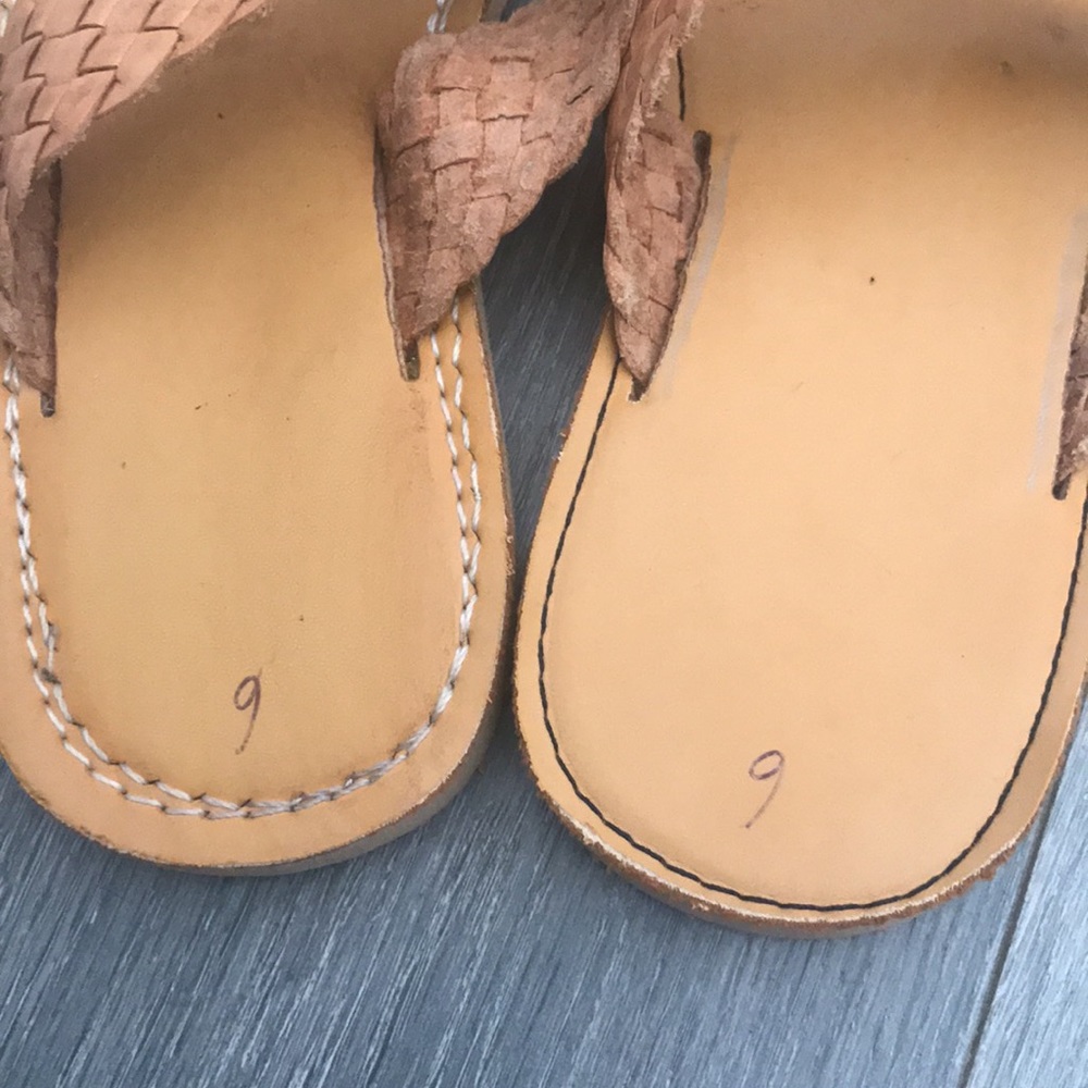 SOLD in BOGO!!!! Handmade Mexican Huaraches Floral Tan Double Strap Sandals - Picture 4 of 7